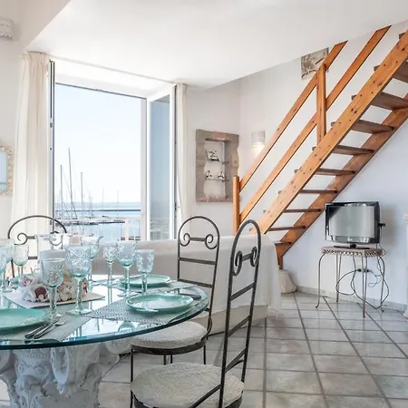 Apartment ⭑ ⭑ ⭑ ⭑ ⭑ Jewel On The Seafront Promenade